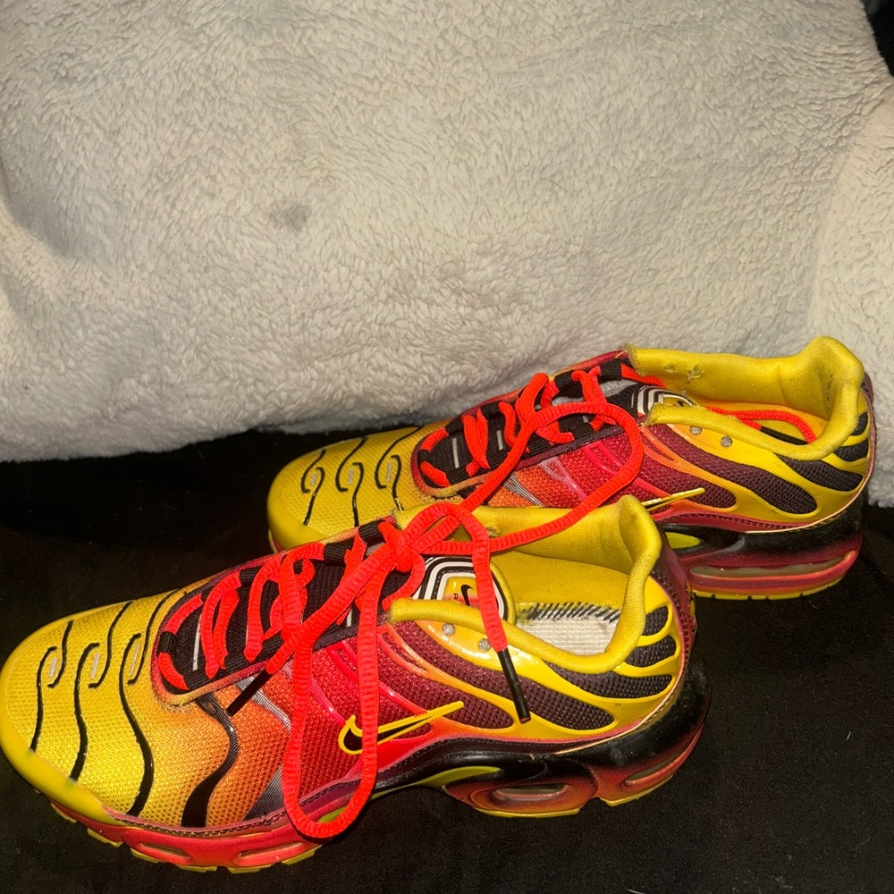 Nike Air Max Plus chrome yellow orange red black